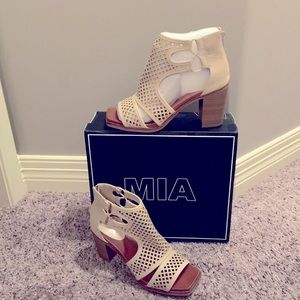 MIA 7.5 never worn.